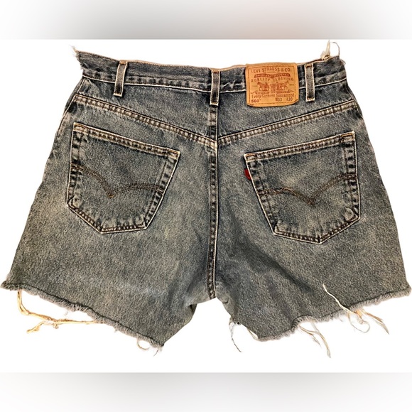 Women’s Levi’s Cutoff Shorts Size 560 Levi’s Sz. 33-34” - Picture 3 of 3